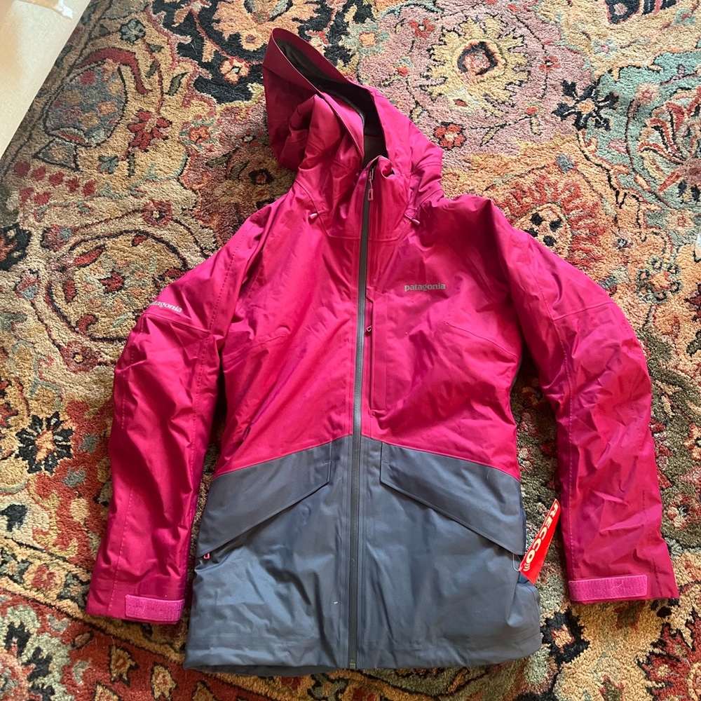NEW WITH TAGS Patagonia Women’s Ski Jacket size 0